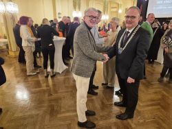 Bürgermeister Martus und der künftige Bürgermeister von Forst, Hajo Böser, wünschen sich ein frohes neues Jahr