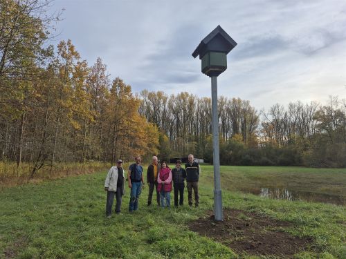 Die fertig aufgestellte Fledermaus-Unterkunft.