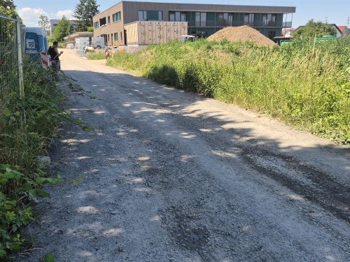 Zufahrt zum neuen Kindergarten während der Bauphase
